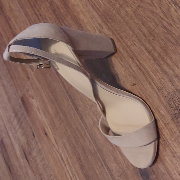 Apricot heels - Picture 2 of 4